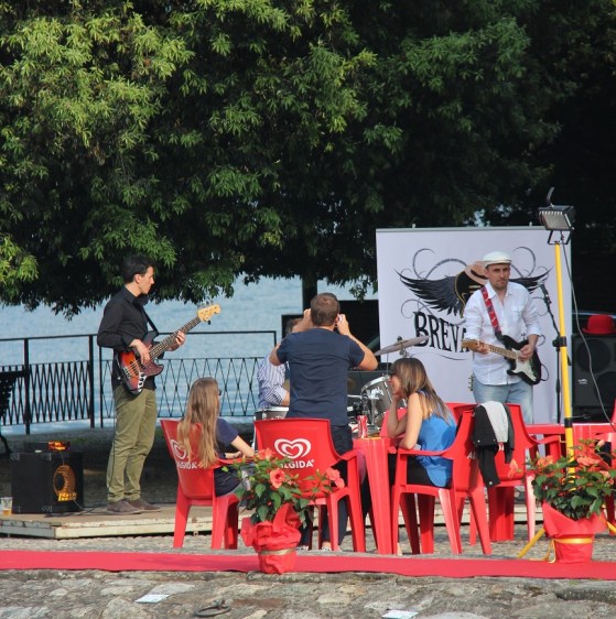 Blues band on the Harbor